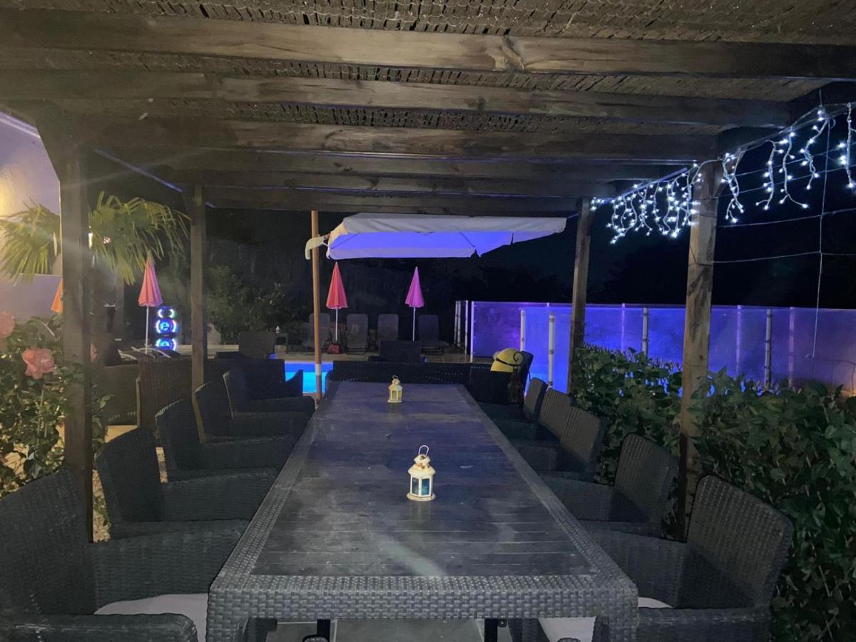 Magnifique Villa Avec Piscine Beaujolais Gleize Ngoại thất bức ảnh