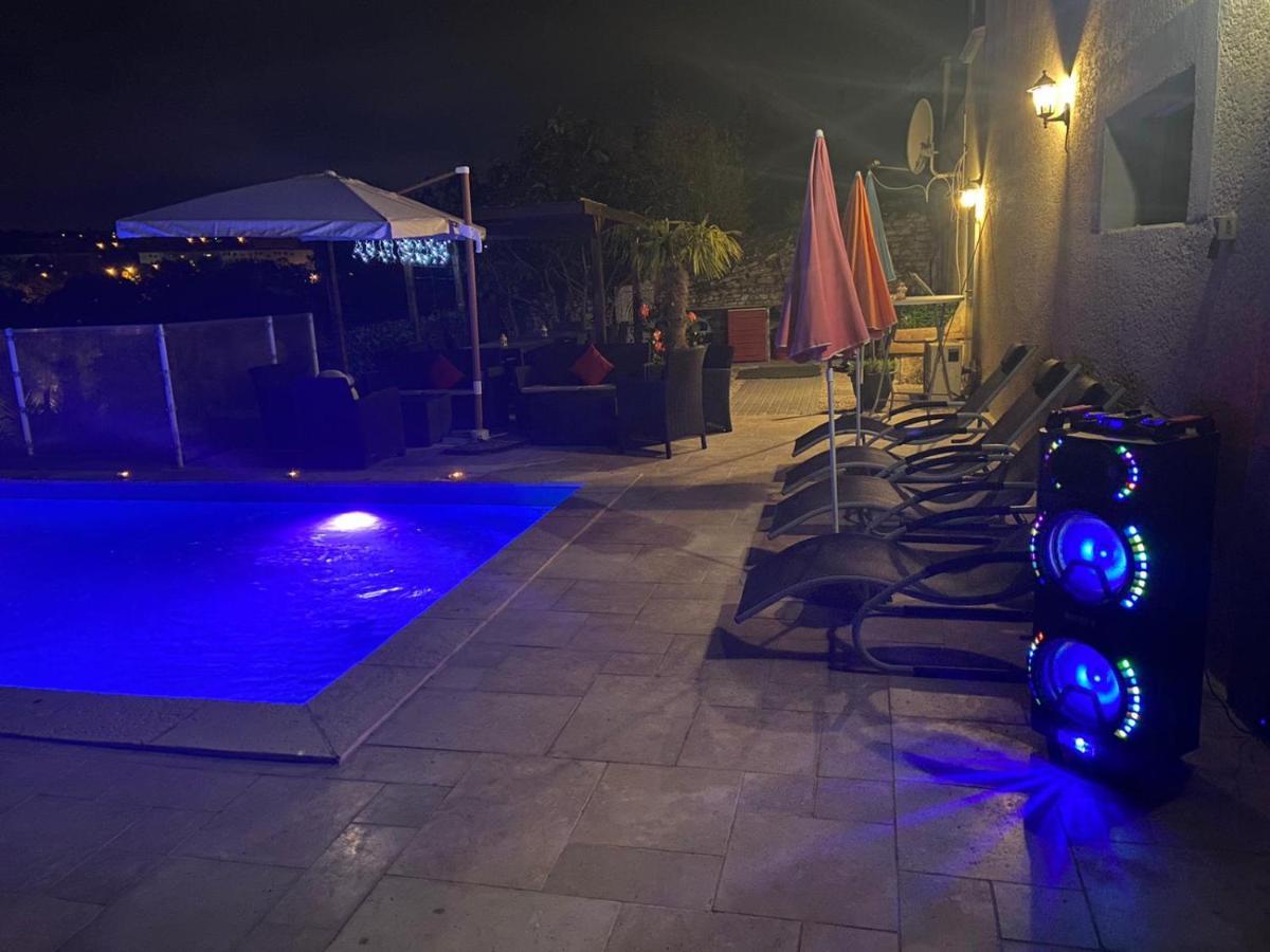 Magnifique Villa Avec Piscine Beaujolais Gleize Ngoại thất bức ảnh
